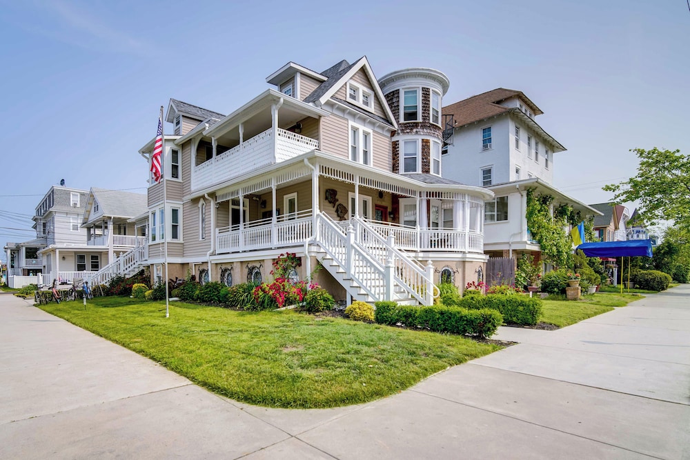 Centrally Located Ocean City Apt < 1 Mi to Beaches view 3