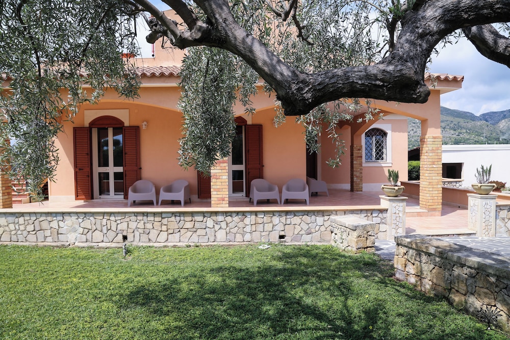 Radici Sicilian Holiday Home-b An Oasis of Relaxation in the Heart of Sicily
