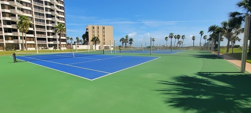 Saida Beachfront Luxe Condo Two Heated Pools 2 Bedroom Condo