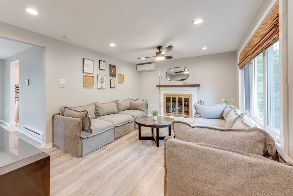 Game Room & Deck: Family Home in Tobyhanna!