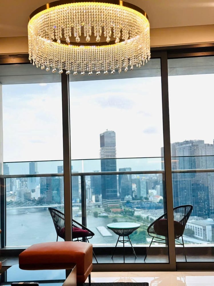 Skyway White & Silver Riverside Resident - Binh Thanh, HCM