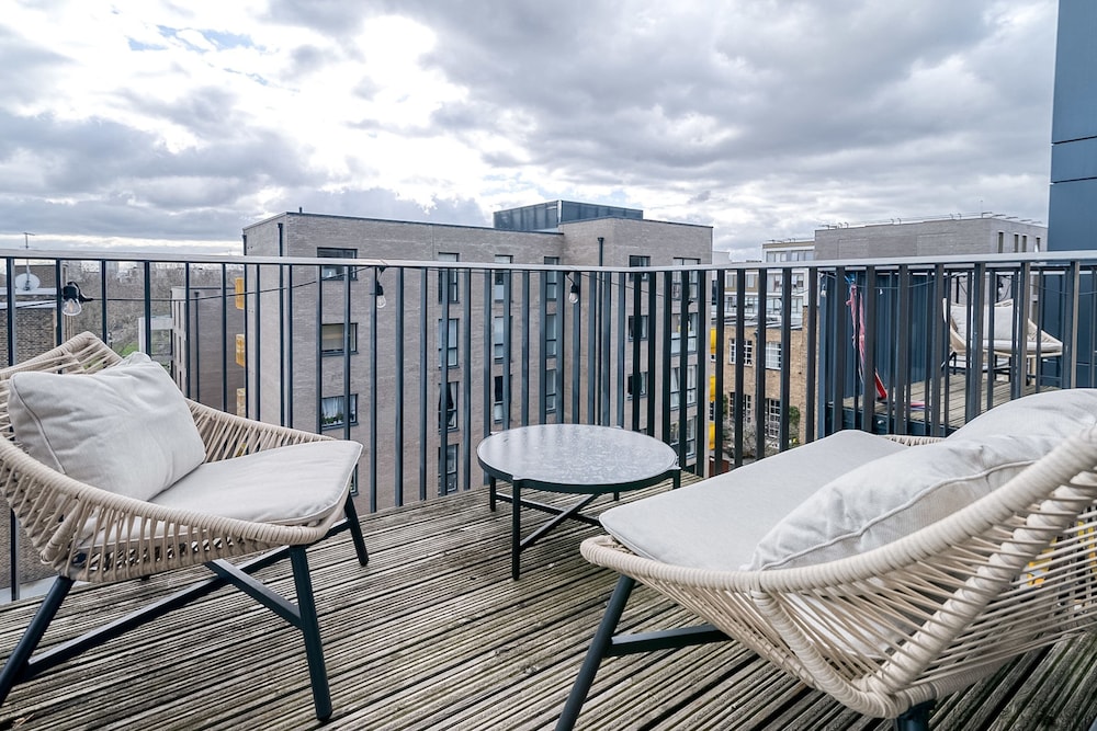 Modern Bermondsey Apartment