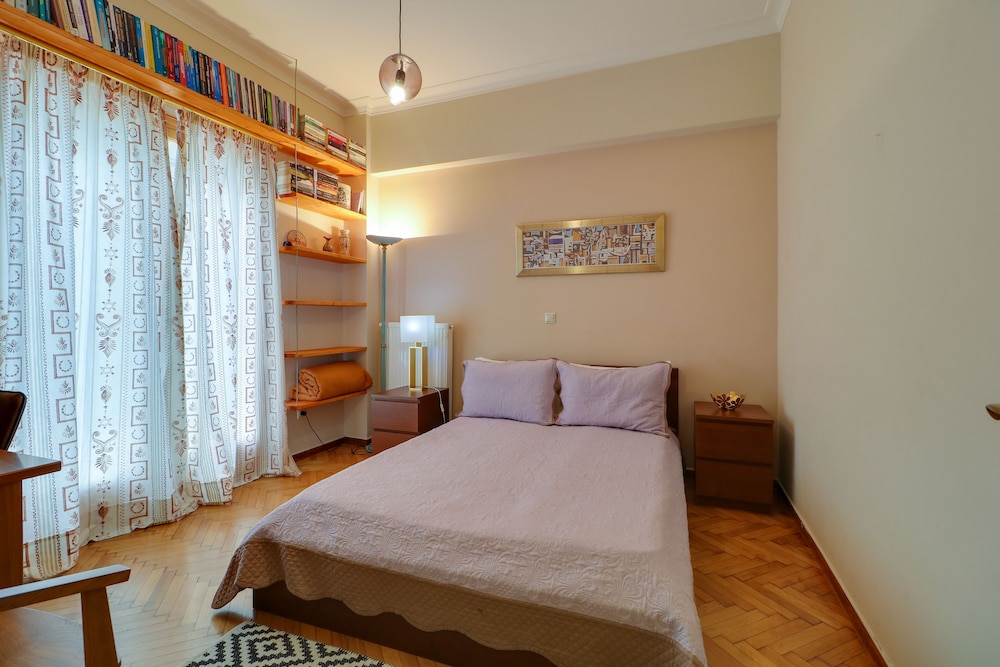 Parliament Syntagma Apartment by Living-Space