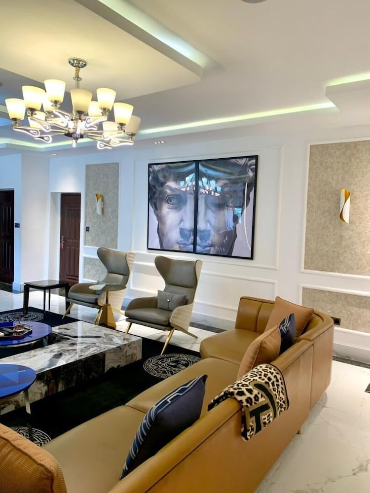 Sujimoto Residences Precious