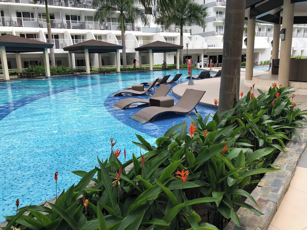 Urban Retreat at Shell Residences With Netflix 300mbps Wifi