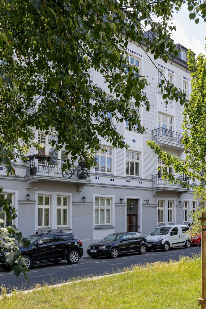 Kraków Stylish Apartment by Renters view 4