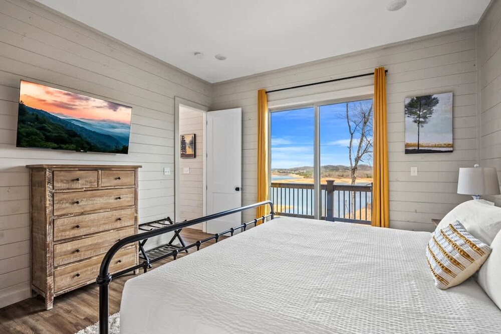 NEW Lake Cabin Sleeps 14 Indoor Pool Hot Tub