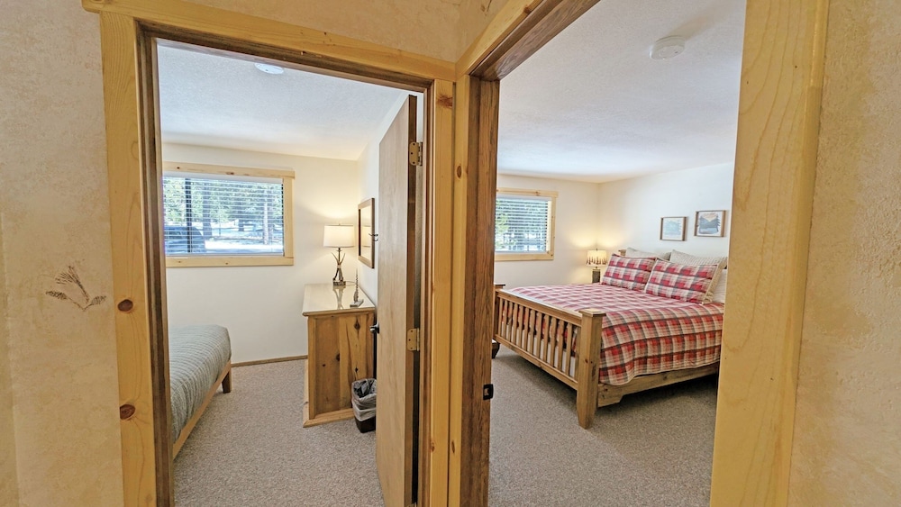 Pine Needle 2 4 Bedroom Condo