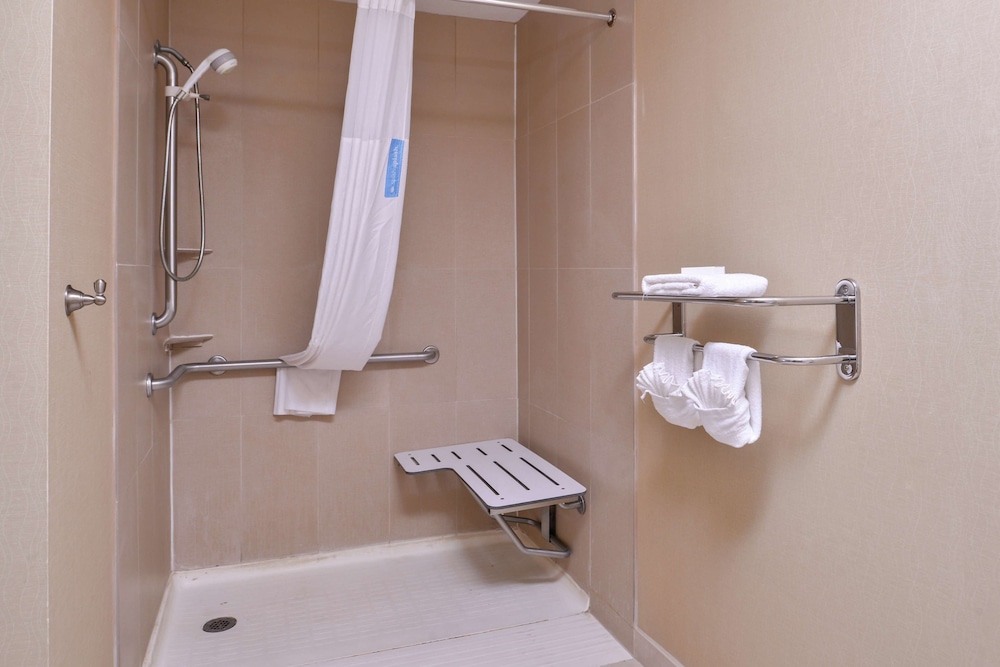 Big Spring Vacations - Hampton Inn  Suites Big Spring - Property Image 16
