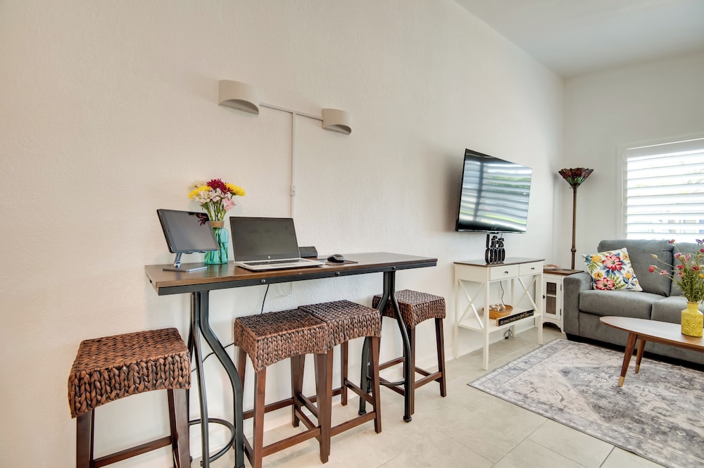 Walk to Beach: Dog-friendly Gem in Cocoa Beach!