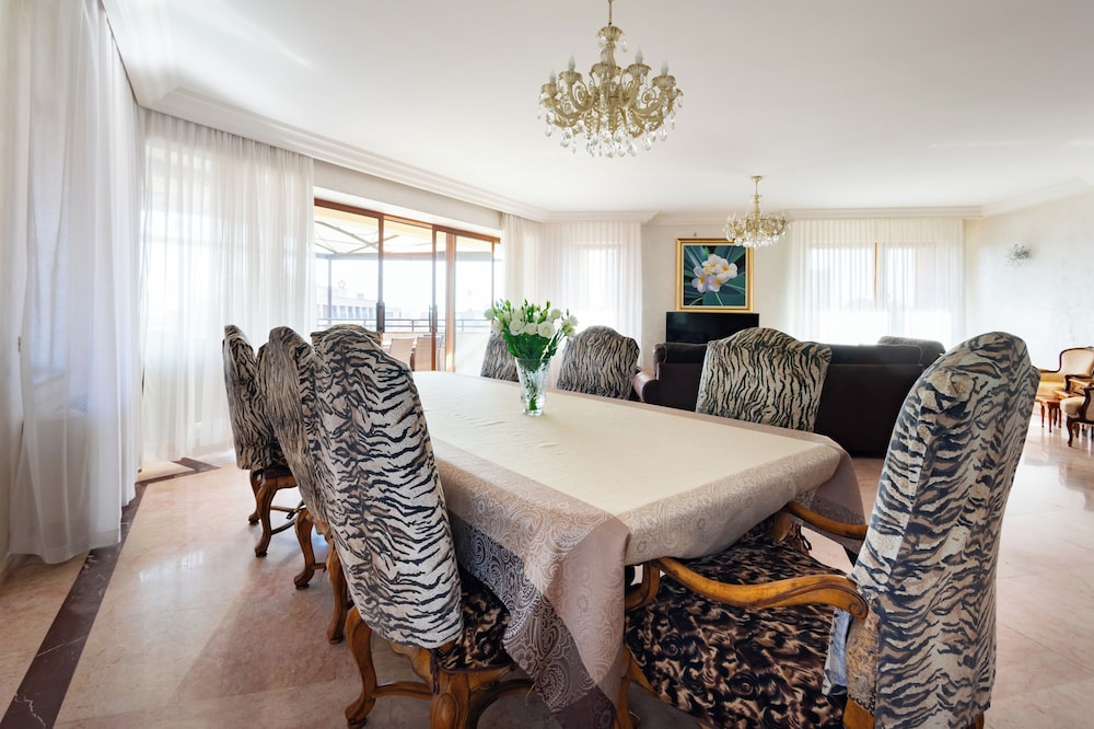 Apartment by Luxe Group HH888
