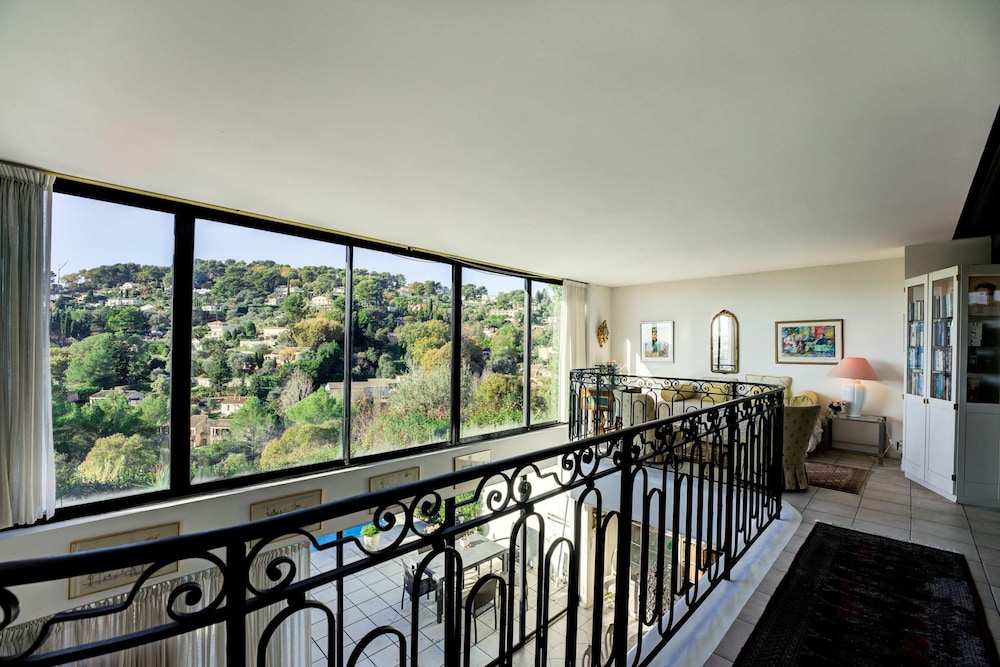 Semiramis at Villa Laurie Mougins