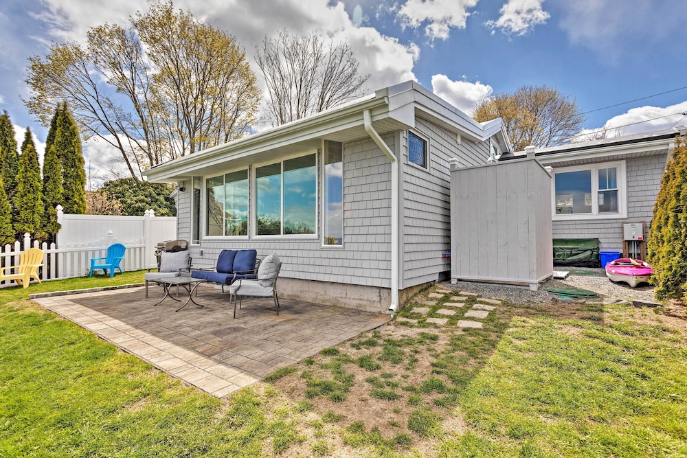 Waterfront Portsmouth Cottage: 8 Mi. From Newport!