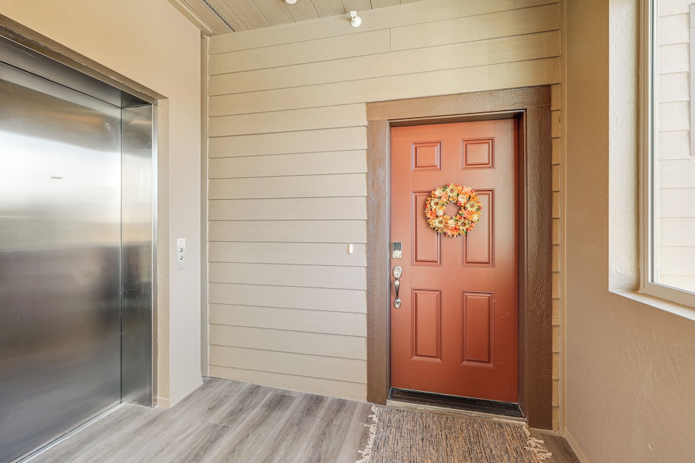 1 Mi to Dtwn Flagstaff: Condo w/ 2 Balconies!