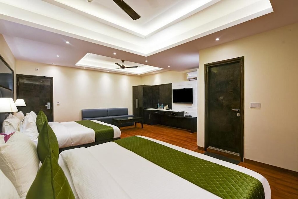 Hotel Geet Deluxe