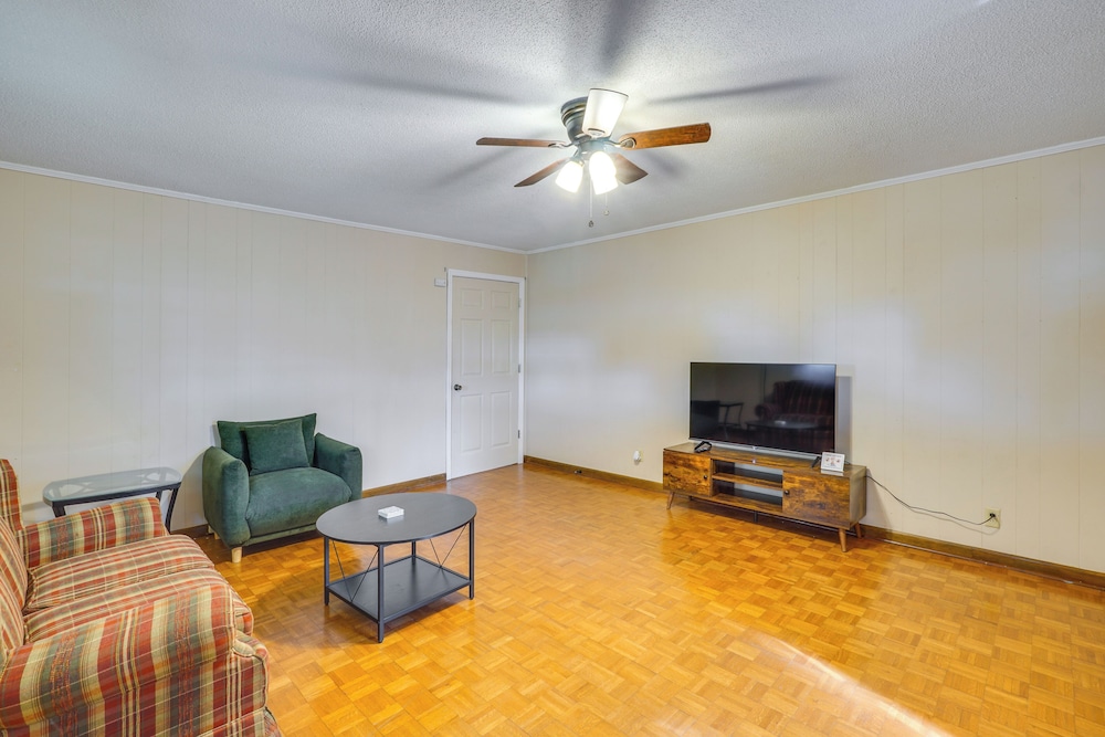 2 Mi to Town: Rustic East Tennessee Home!