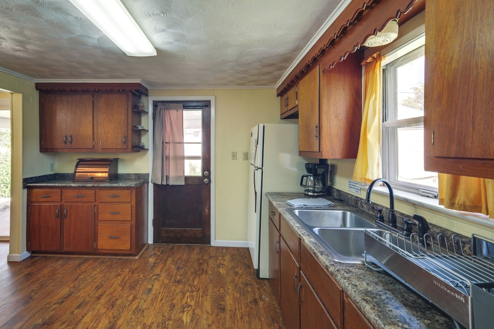 Hike From Your Door! Pet-friendly Whitney Home