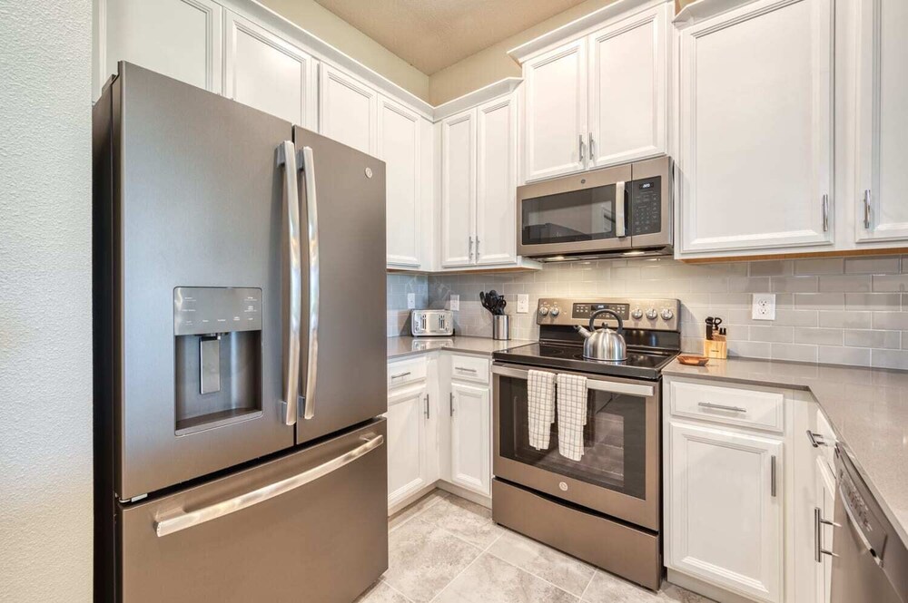 Luxury Brand New 2 Bdrm Condo - Image 2