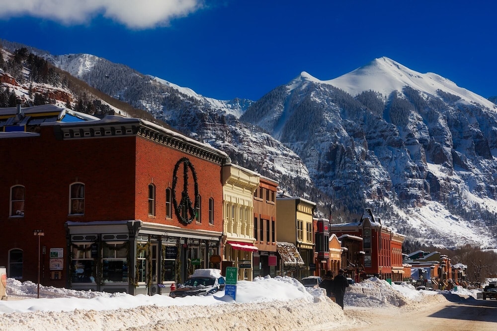 Etta Place 6 by AvantStay | Ski In/ Ski Out Unit! view 3