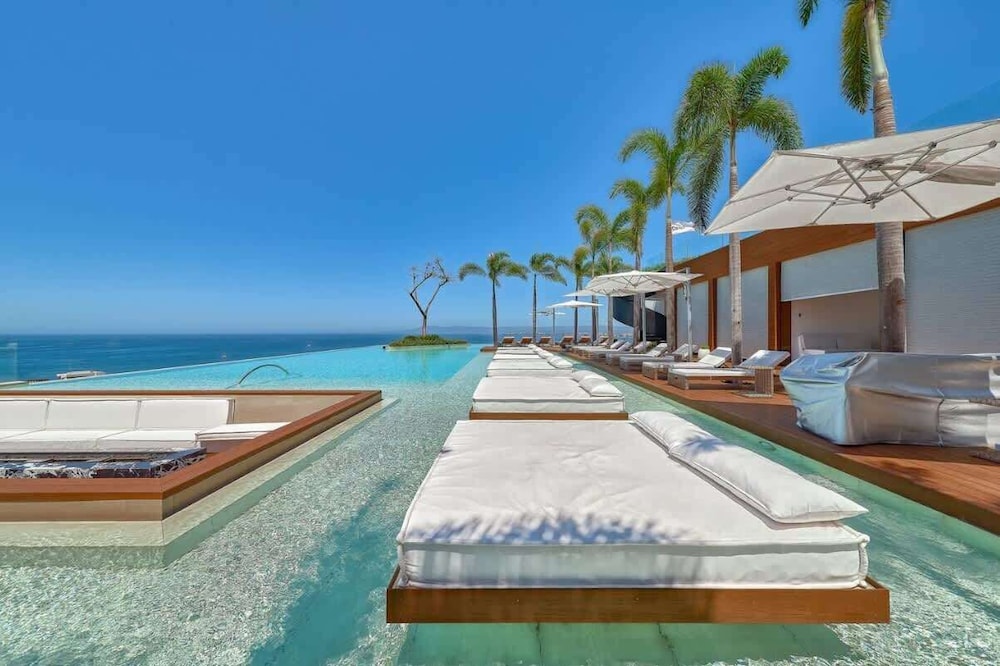 Soho PV Stunning Views Luxury Heated Rooftop Pool