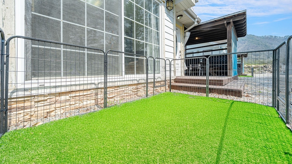 Yeongwol Nature & Pet Retreat