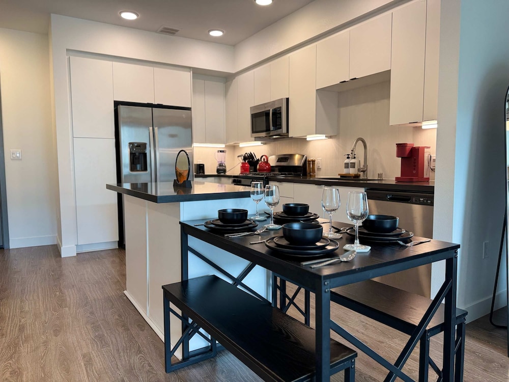 Luxury Stay Near Disneyland Pool Gym Free Parking