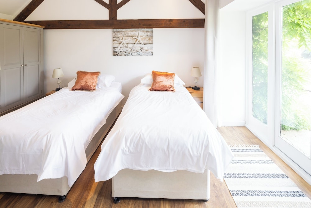 Deer Cottage at Rowden Manor - Sleeps 5 & Parking