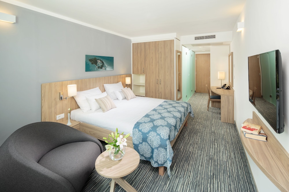 Isabella Island Hotel & Villas