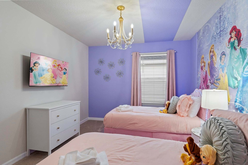 Chic 7bed With Private Pool Theme Bedrooms
