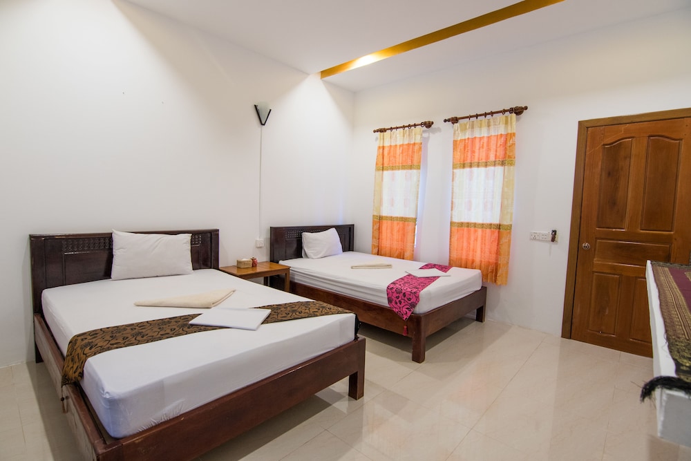 Golden Ganesha Villa - Hostel