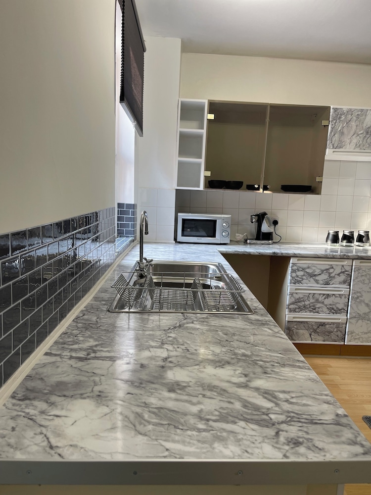 Stunning 1-bed Apartment in Leicester view 5
