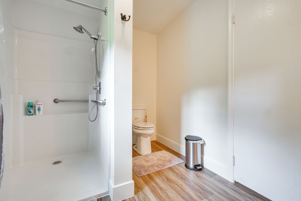 Fish, Hunt & Hike: Pet-friendly Home in Allenwood