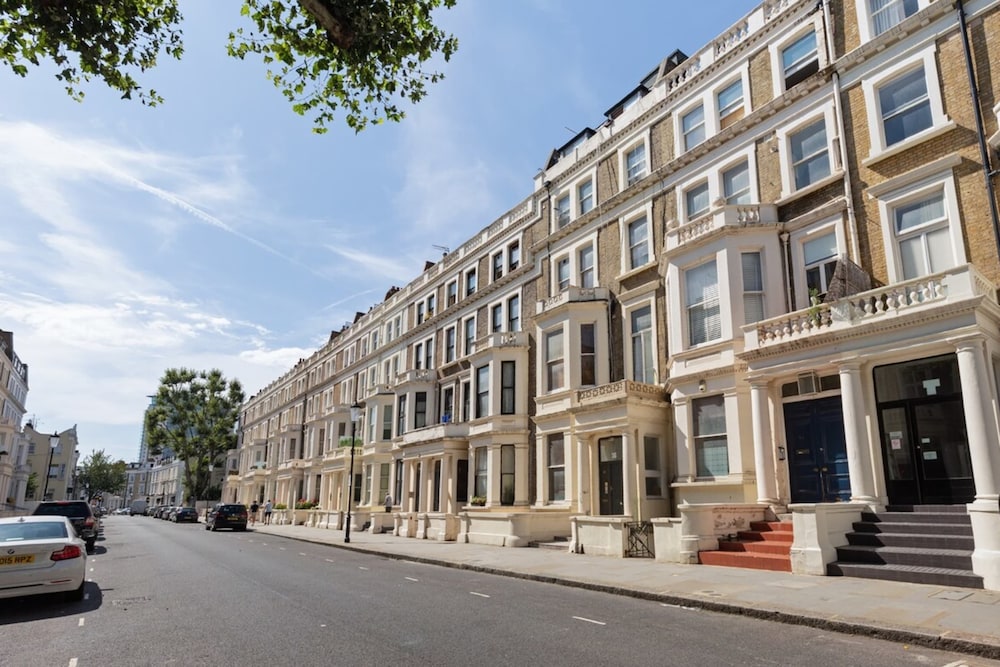 Gorgeous 1 Bedroom in Earl's Court With Vintage Furniture