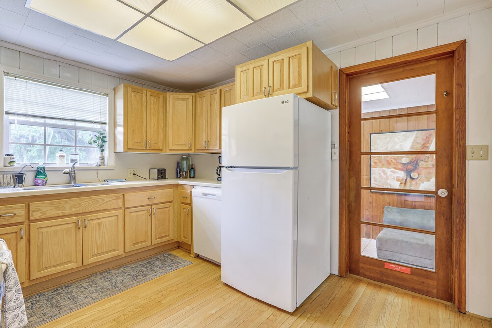 Boat Lift & Private Dock: Riverfront Labelle Gem