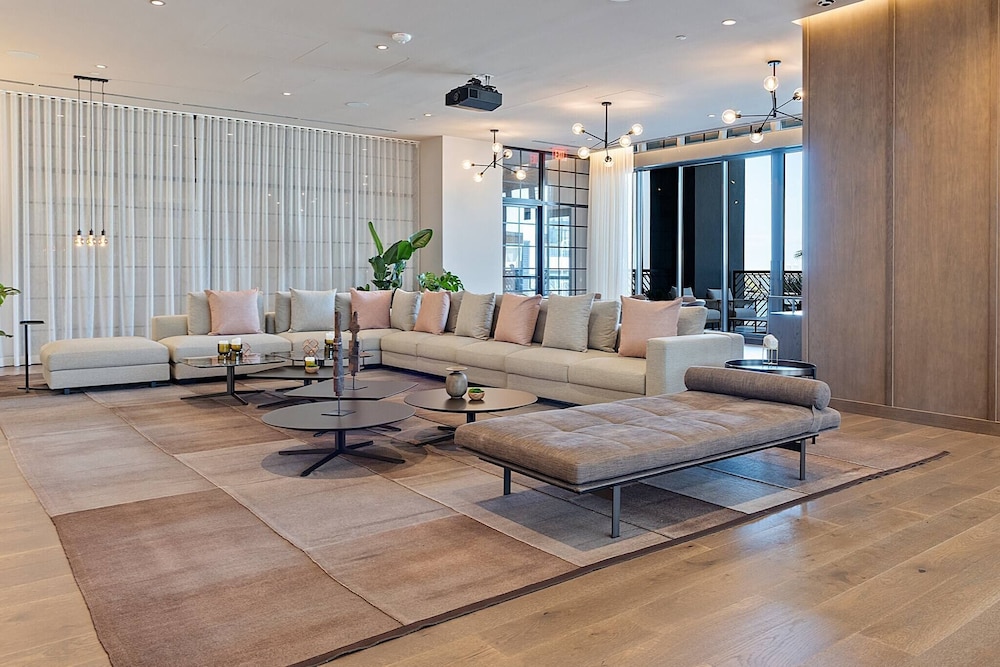 3BR Penthouse Direct, Stunning Water Views