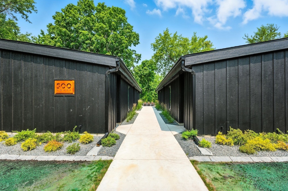 500 House - Unit B 2 Bedroom Townhouse