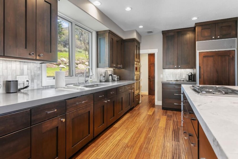 2540 Queen Esther Dr - 5 Bedroom Home with Spa 5 Home