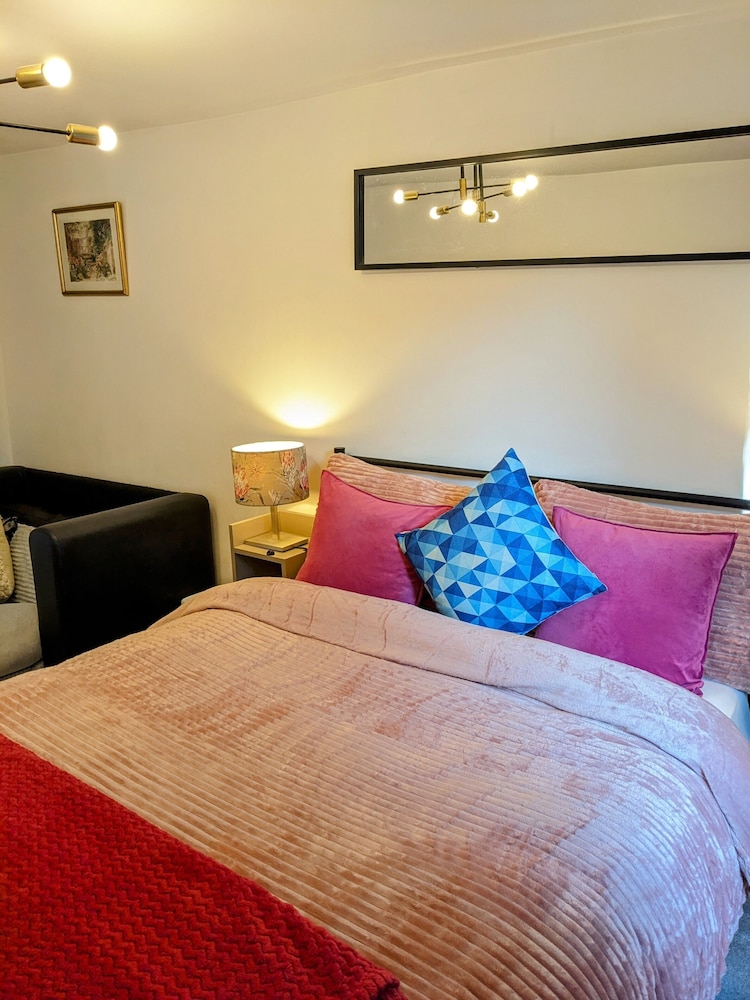 Small 1-bed Apartment in London view 3