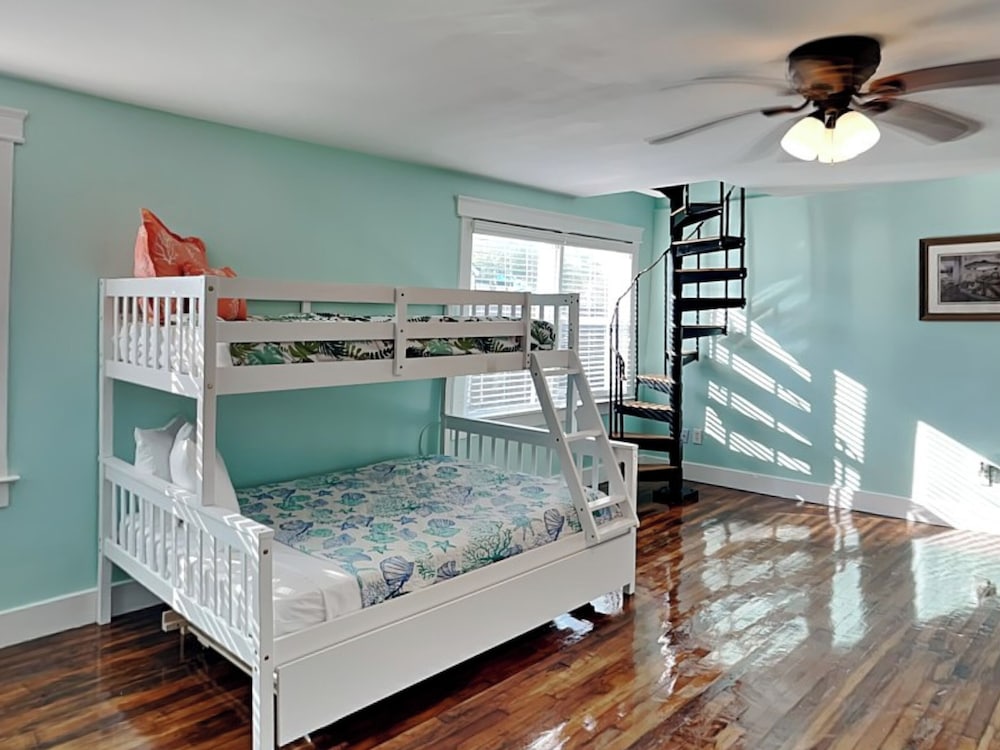 Seawall Celebration Manor by Ryson Vacation Rentals