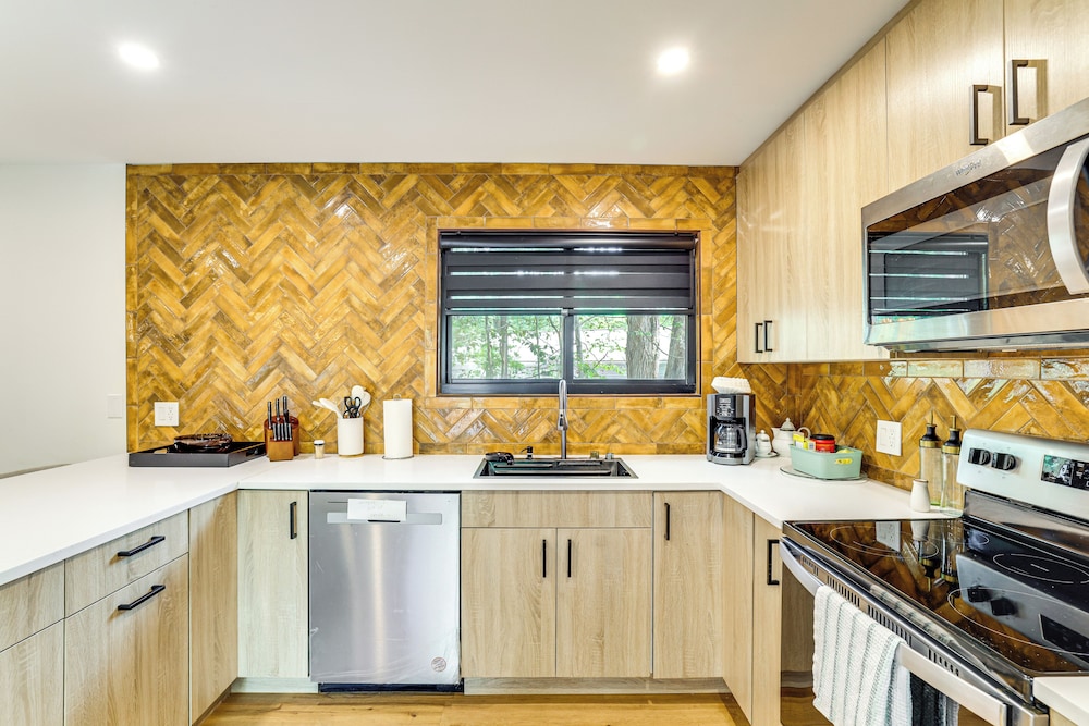 Hike & Fish: Peaceful Family Cabin in Tobyhanna!