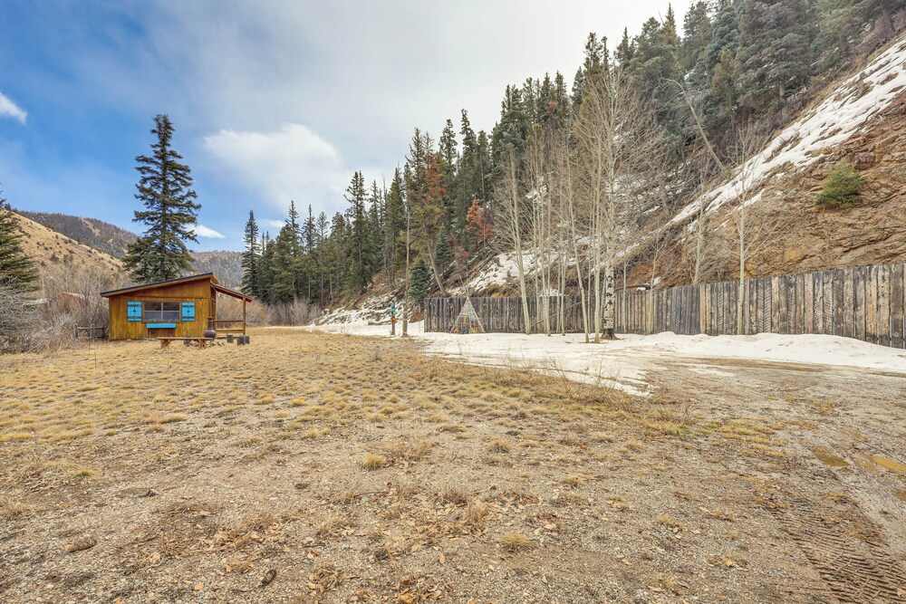 Walk to Main St: 'mountain Creek Home' w/ Chiminea