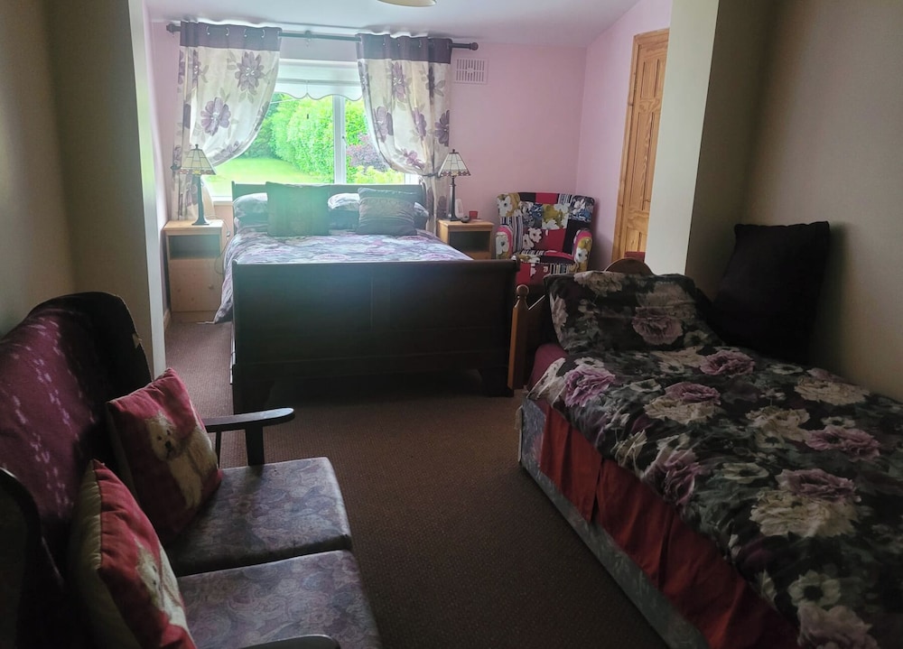 The Railway Lodge, 4 Bedrooms, Sleeps 11, Pets Ok