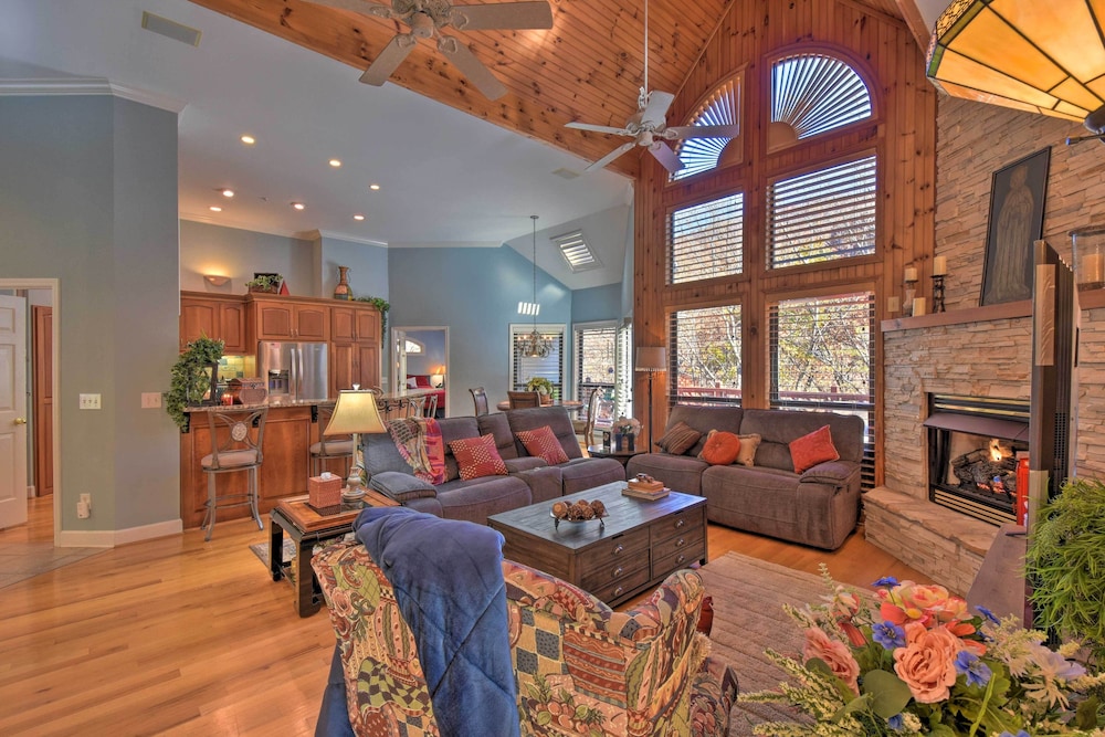 Beautiful Bent Tree Apt w/ Community Perks!