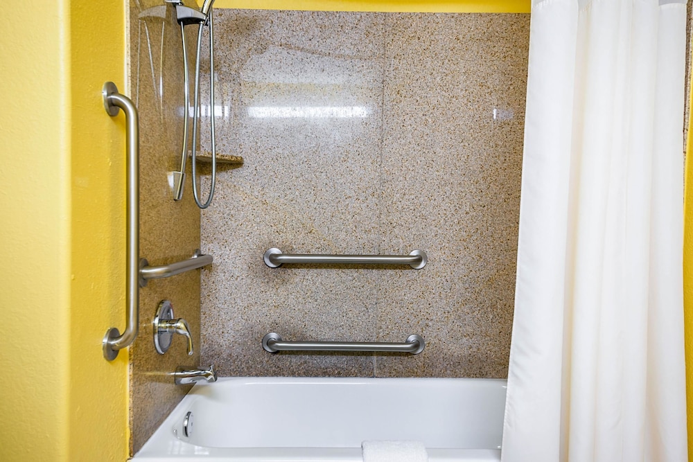 Franklin Vacations - Quality Inn  Suites Franklin - Property Image 10