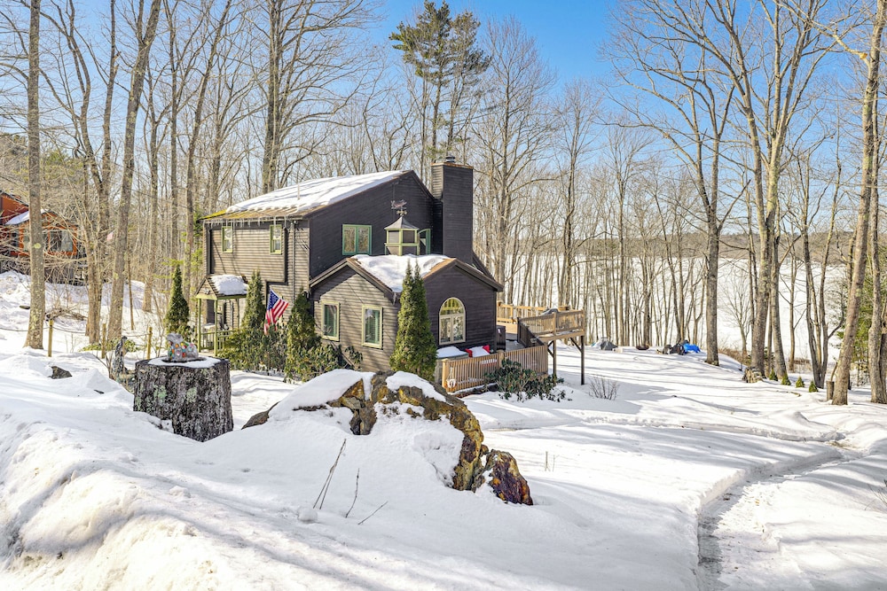 Waterfront Home w/ Boat Dock & Sunroom in Gardiner