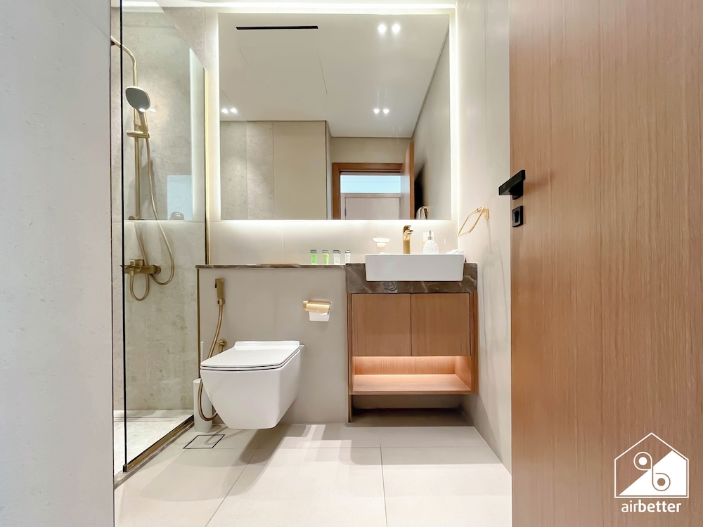 Luxury & Comfort 1B at Binghatti Amber & Balcony