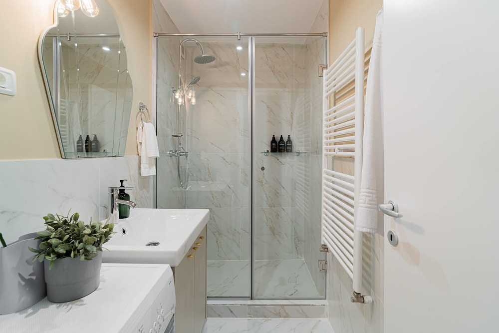 Stunning 2BR With Balcony on Piata Universitatii