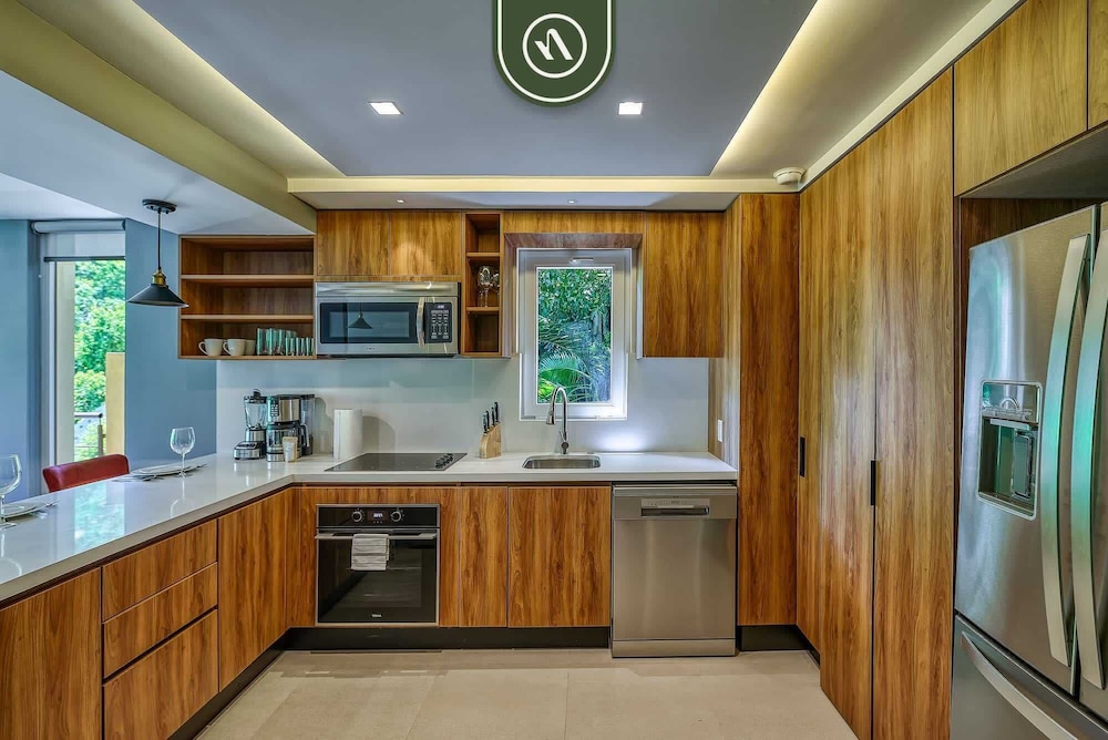 Luxury 2 BR Condo in the Jungle - Oceanview Pool