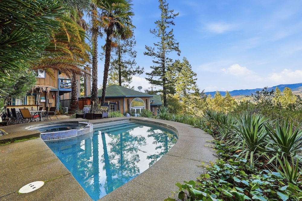 Adventure Alexander Valley Lodge With Pool & Hot Tub 6 Bedroom Villa