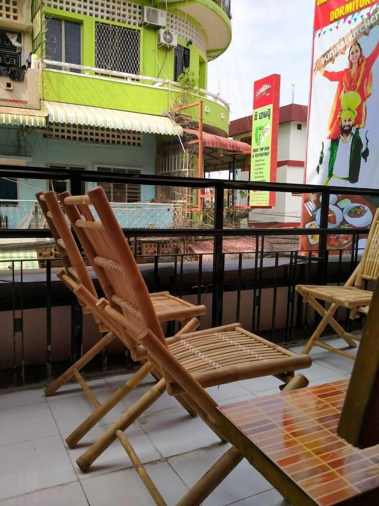 East & West Dormitory And Guesthouse view 5